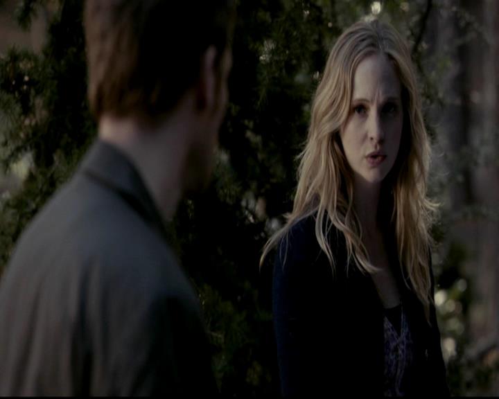 VampireDiariesWorld-dot-org_4x17BecauseTheNight1985.jpg