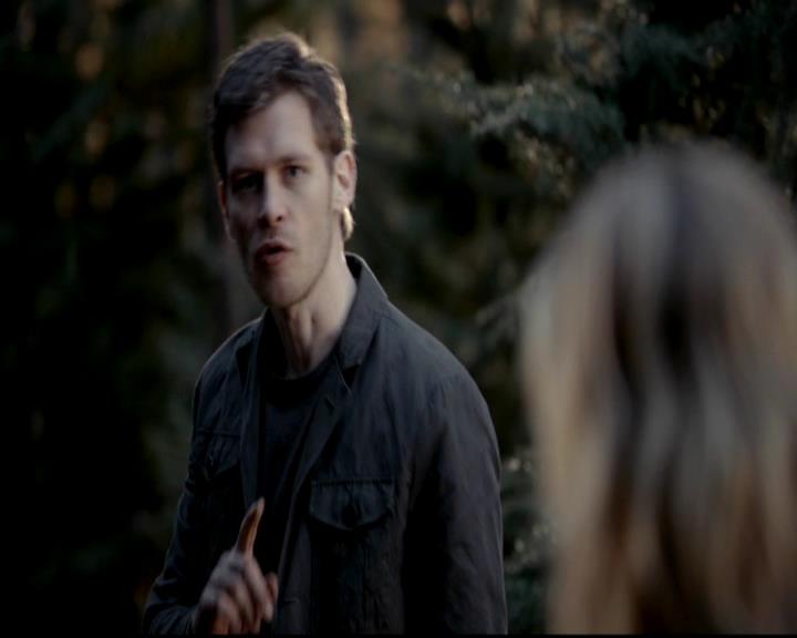 VampireDiariesWorld-dot-org_4x17BecauseTheNight1987.jpg