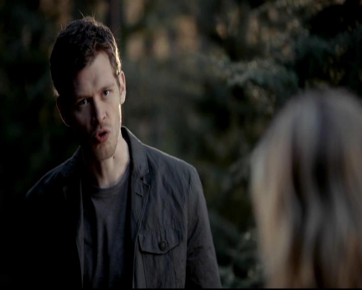 VampireDiariesWorld-dot-org_4x17BecauseTheNight1988.jpg