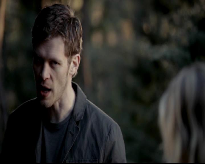 VampireDiariesWorld-dot-org_4x17BecauseTheNight1990.jpg