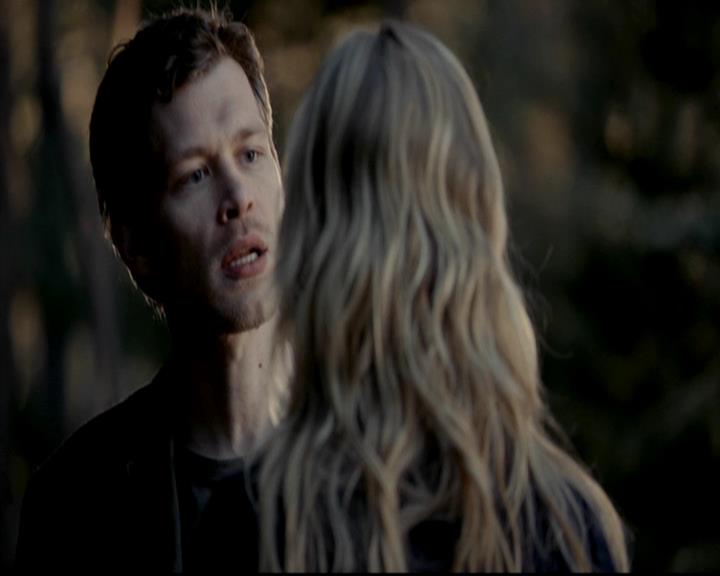 VampireDiariesWorld-dot-org_4x17BecauseTheNight1993.jpg