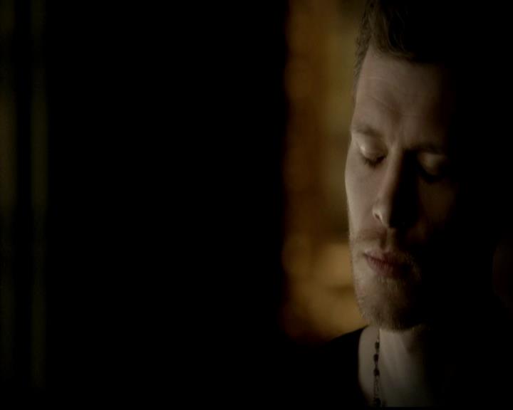 VampireDiariesWorld-dot-org_4x19PicturesOfYou1206.jpg