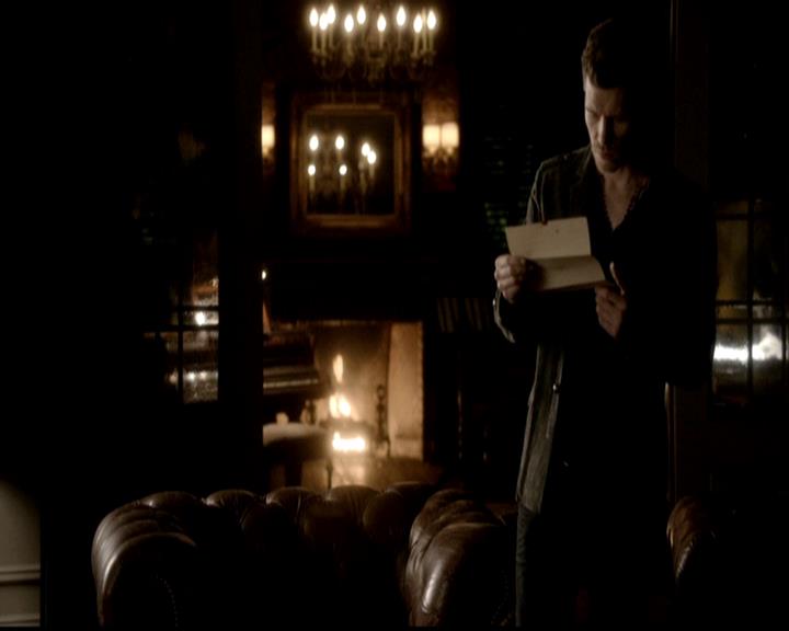 VampireDiariesWorld-dot-org_4x19PicturesOfYou2203.jpg