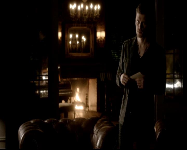 VampireDiariesWorld-dot-org_4x19PicturesOfYou2207.jpg