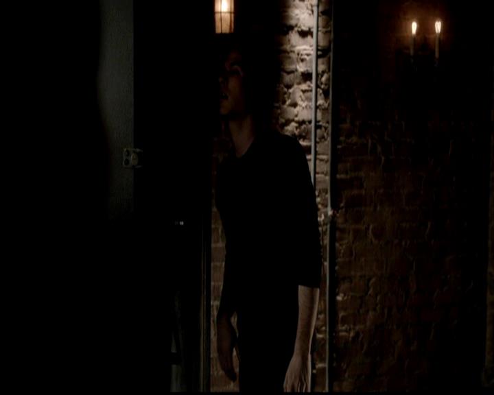 VampireDiariesWorld-dot-org_4x21ShesComeUndone0100.jpg