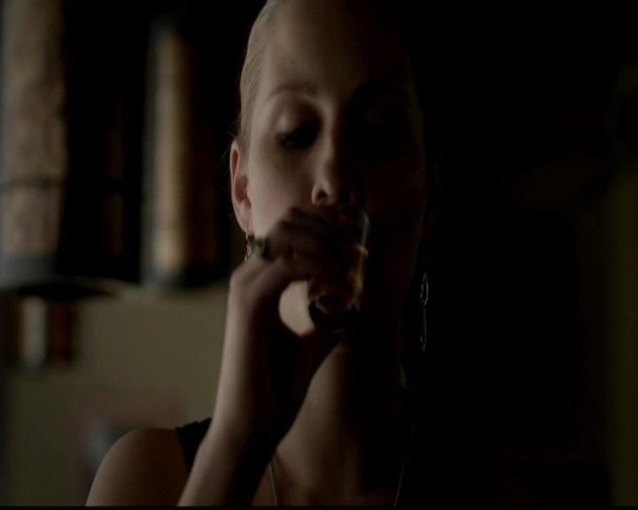 VampireDiariesWorld-dot-org_4x21ShesComeUndone0321.jpg