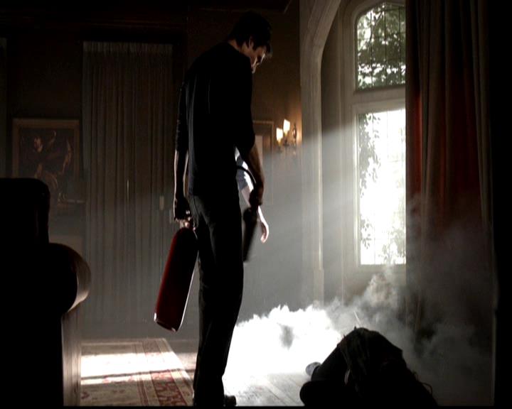 VampireDiariesWorld-dot-org_4x21ShesComeUndone0891.jpg