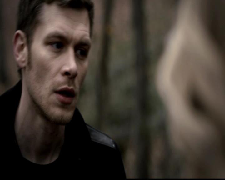 VampireDiariesWorld-dot-org_4x21ShesComeUndone0989.jpg