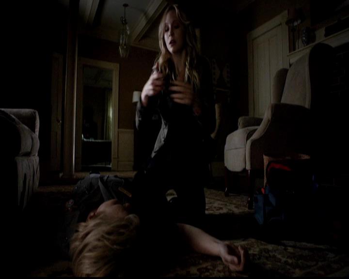 VampireDiariesWorld-dot-org_4x21ShesComeUndone1942.jpg