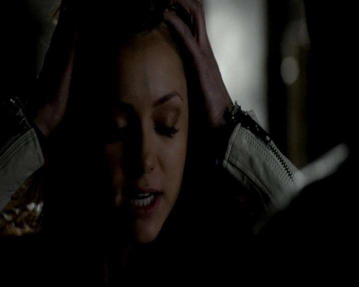 VampireDiariesWorld-dot-org_4x22TheWalkingDead1311.jpg