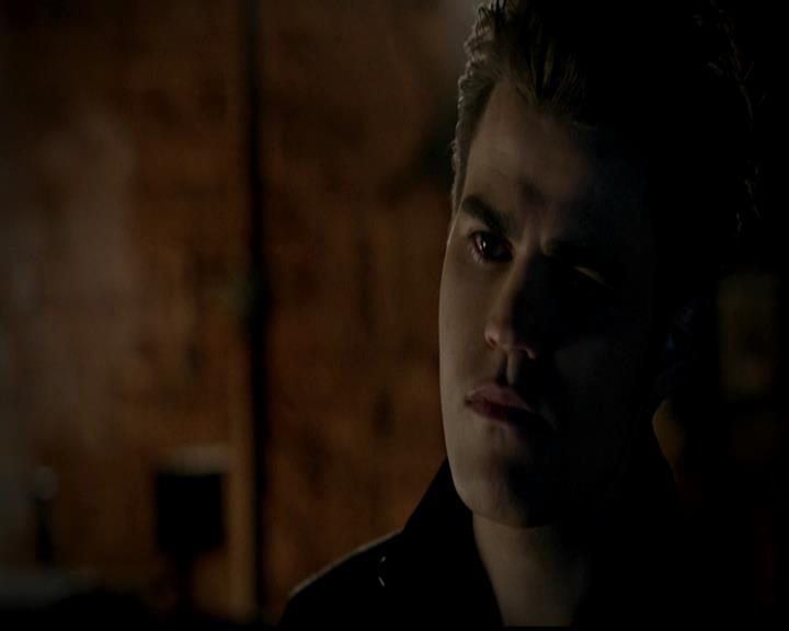 VampireDiariesWorld-dot-org_4x22TheWalkingDead1330.jpg