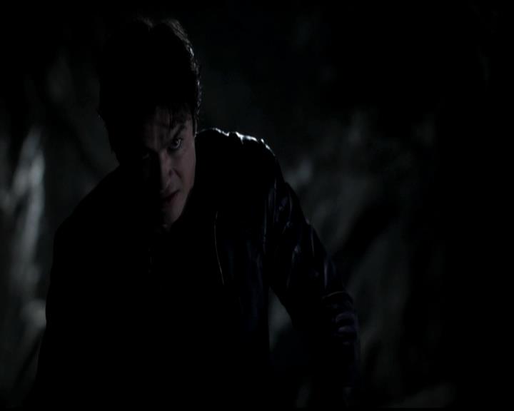 VampireDiariesWorld-dot-org_4x22TheWalkingDead1715.jpg