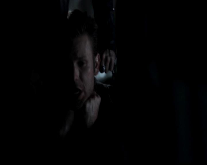 VampireDiariesWorld-dot-org_4x22TheWalkingDead1718.jpg