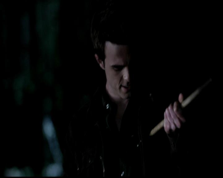 VampireDiariesWorld-dot-org_4x22TheWalkingDead1812.jpg