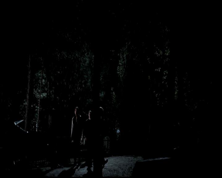 VampireDiariesWorld-dot-org_4x22TheWalkingDead1941.jpg