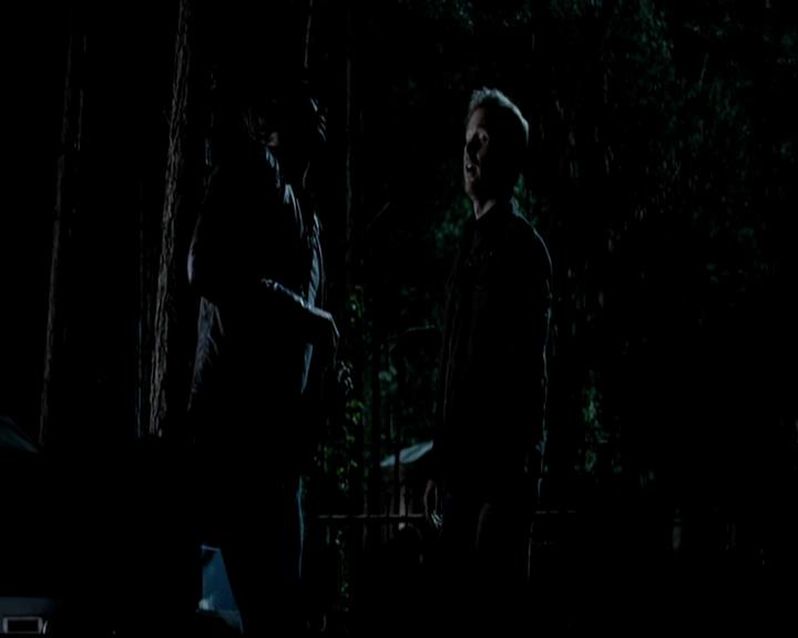 VampireDiariesWorld-dot-org_4x22TheWalkingDead2036.jpg