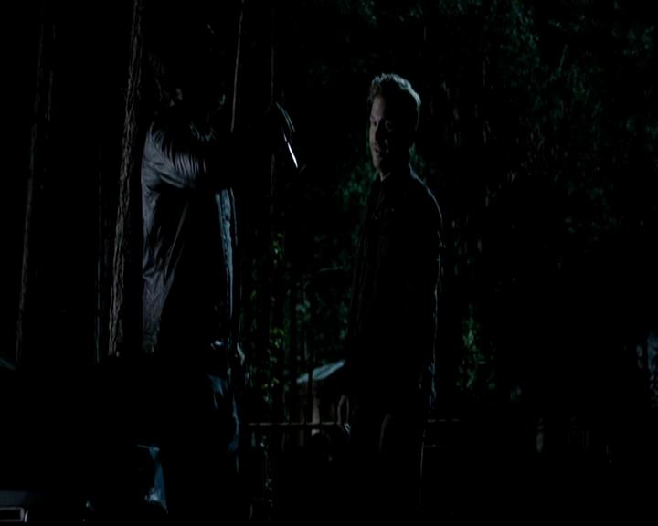 VampireDiariesWorld-dot-org_4x22TheWalkingDead2037.jpg