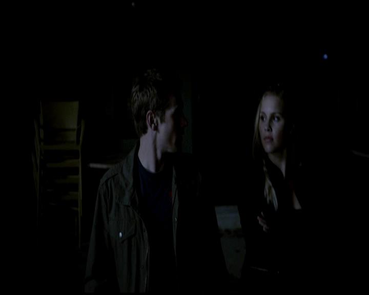 VampireDiariesWorld-dot-org_4x22TheWalkingDead2189.jpg