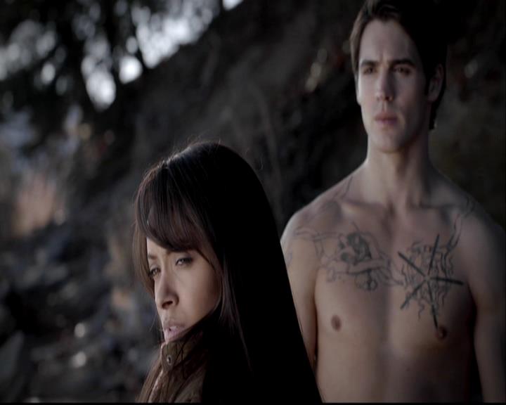 VampireDiariesWorld-dot-org_CreatingSilassIsland0096.jpg