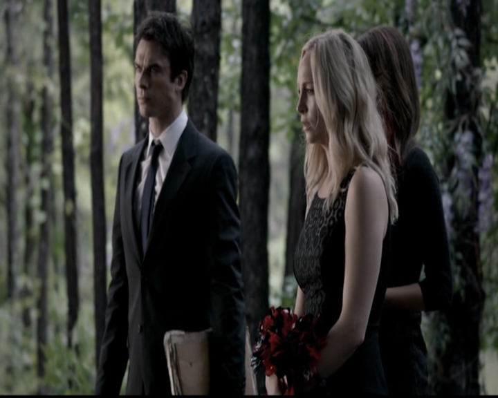 VampireDiariesWorld-dot-org_5x04ForWhomtheBellTolls1938.jpg