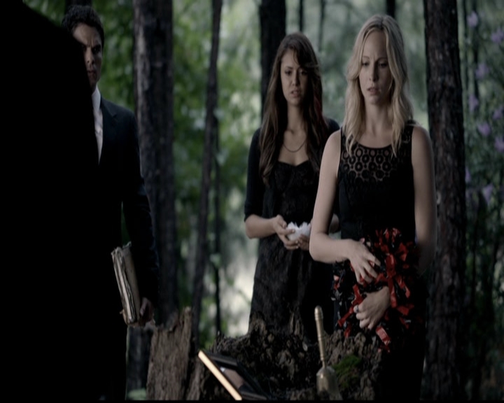 VampireDiariesWorld-dot-org_5x04ForWhomtheBellTolls1940.jpg