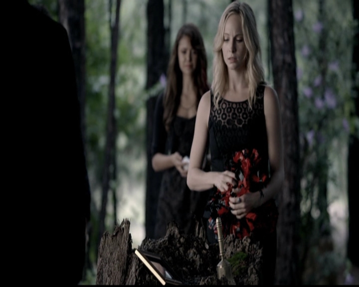 VampireDiariesWorld-dot-org_5x04ForWhomtheBellTolls1942.jpg