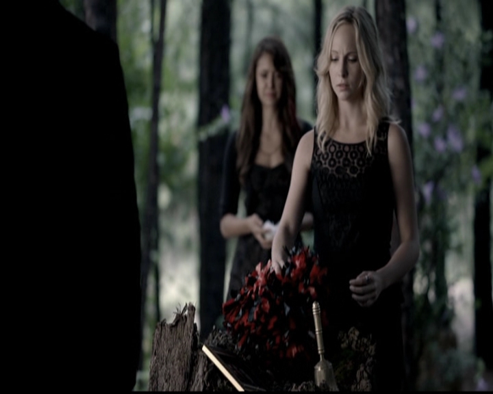 VampireDiariesWorld-dot-org_5x04ForWhomtheBellTolls1943.jpg