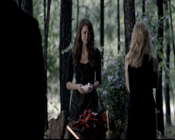 VampireDiariesWorld-dot-org_5x04ForWhomtheBellTolls1948.jpg