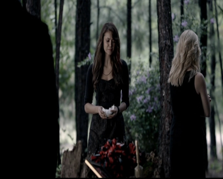 VampireDiariesWorld-dot-org_5x04ForWhomtheBellTolls1949.jpg