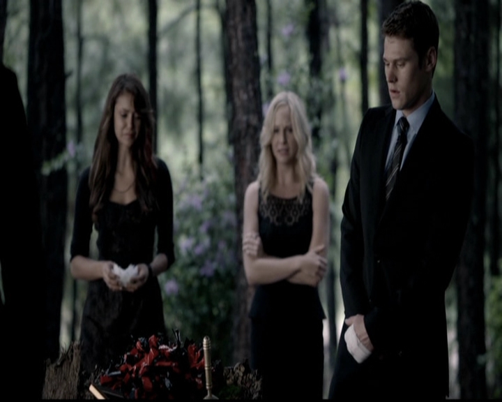 VampireDiariesWorld-dot-org_5x04ForWhomtheBellTolls1952.jpg