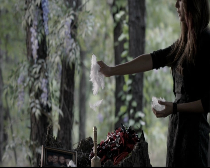 VampireDiariesWorld-dot-org_5x04ForWhomtheBellTolls1977.jpg