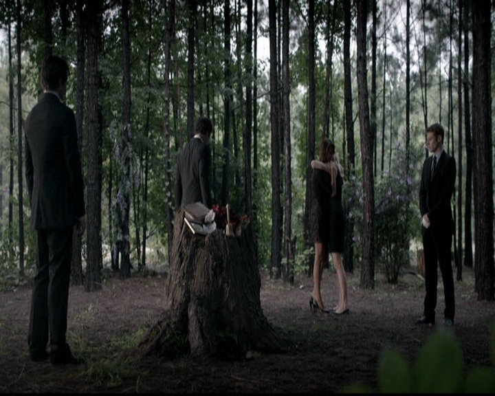 VampireDiariesWorld-dot-org_5x04ForWhomtheBellTolls1992.jpg