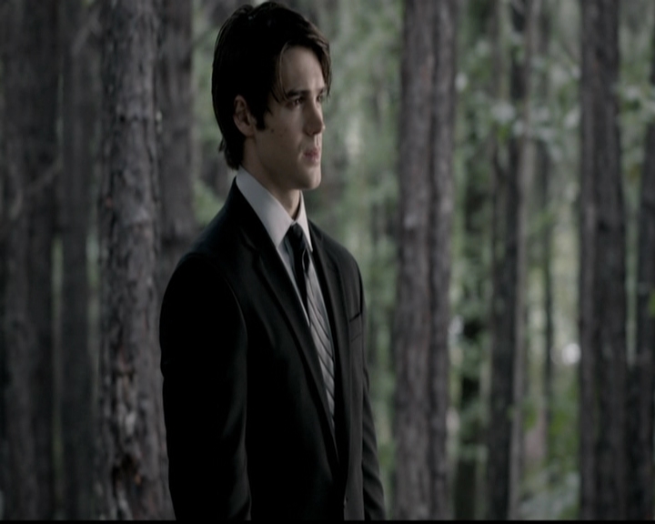 VampireDiariesWorld-dot-org_5x04ForWhomtheBellTolls2004.jpg