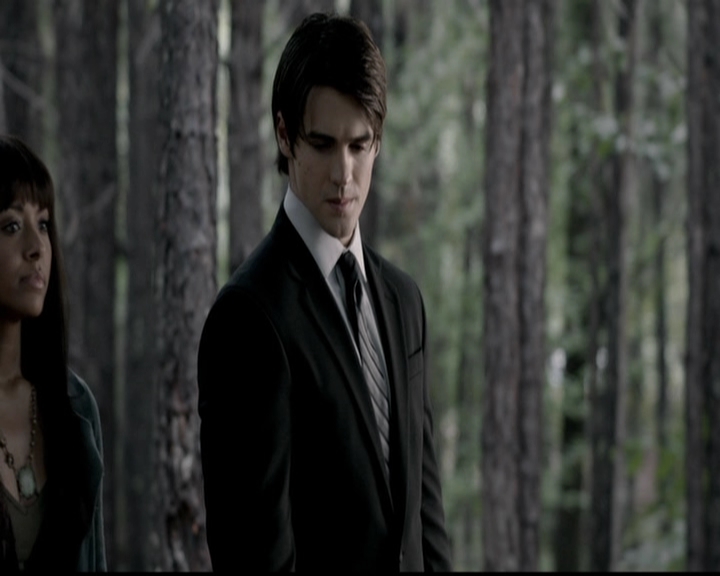 VampireDiariesWorld-dot-org_5x04ForWhomtheBellTolls2005.jpg