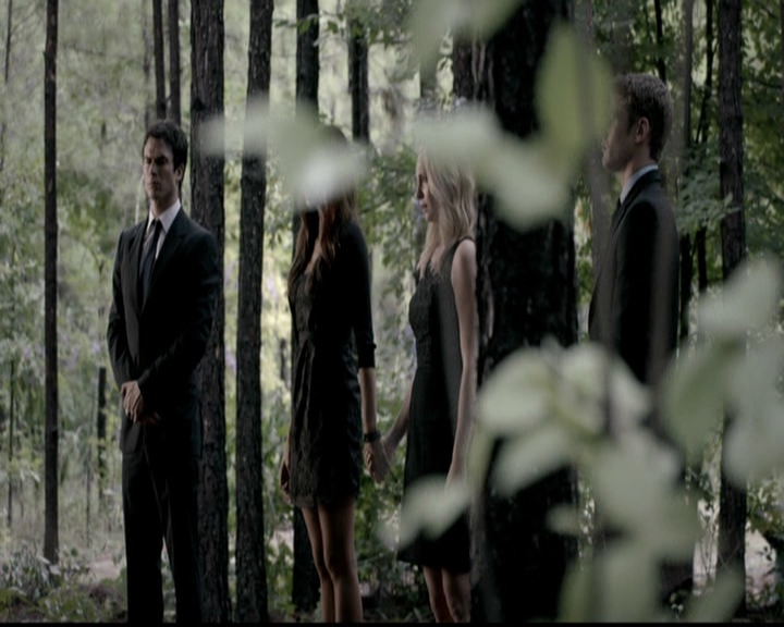 VampireDiariesWorld-dot-org_5x04ForWhomtheBellTolls2009.jpg