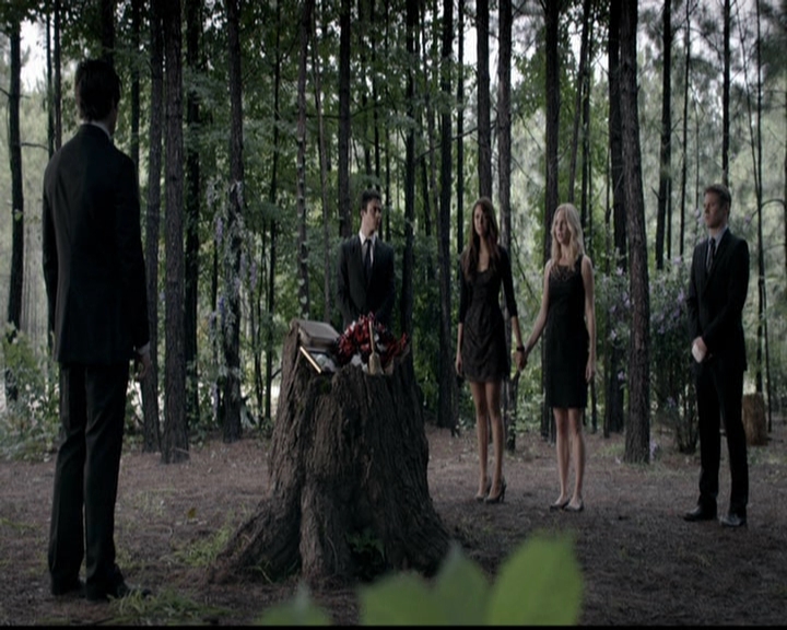 VampireDiariesWorld-dot-org_5x04ForWhomtheBellTolls2073.jpg