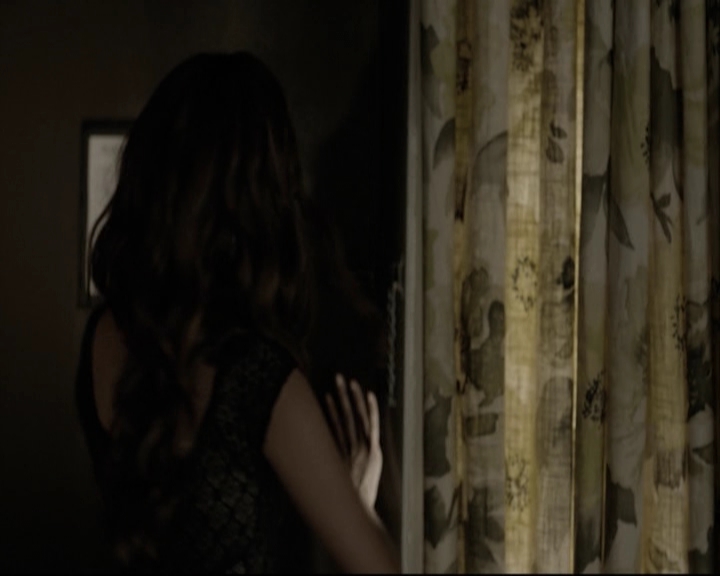 VampireDiariesWorld-dot-org_5x05MontersBall-deletedscenes2389.jpg