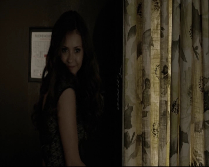 VampireDiariesWorld-dot-org_5x05MontersBall-deletedscenes2391.jpg