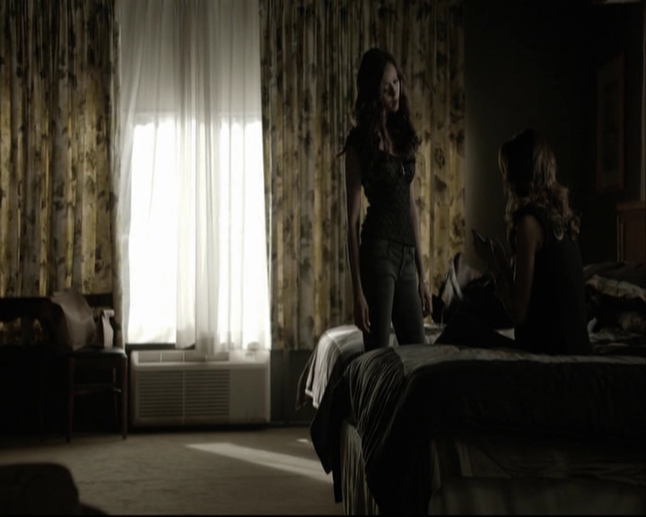 VampireDiariesWorld-dot-org_5x05MontersBall-deletedscenes2408.jpg