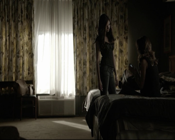 VampireDiariesWorld-dot-org_5x05MontersBall-deletedscenes2409.jpg