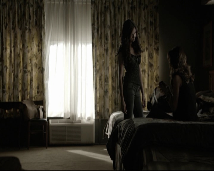 VampireDiariesWorld-dot-org_5x05MontersBall-deletedscenes2410.jpg