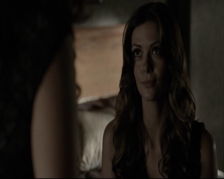 VampireDiariesWorld-dot-org_5x05MontersBall-deletedscenes2412.jpg