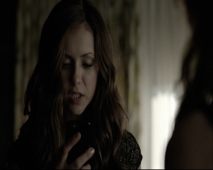 VampireDiariesWorld-dot-org_5x05MontersBall-deletedscenes2425.jpg