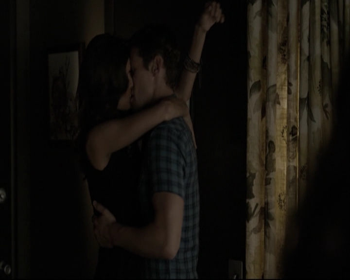 VampireDiariesWorld-dot-org_5x05MontersBall-deletedscenes2440.jpg