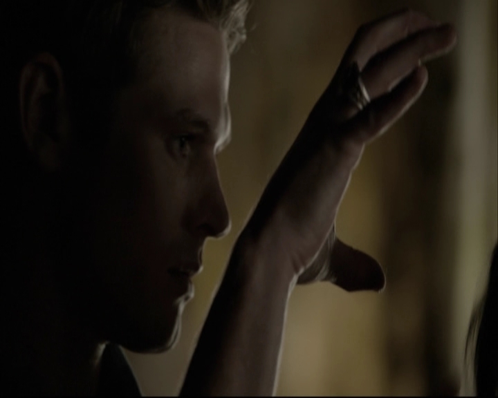 VampireDiariesWorld-dot-org_5x05MontersBall-deletedscenes2507.jpg