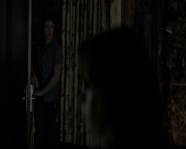 VampireDiariesWorld-dot-org_5x05MontersBall-deletedscenes2611.jpg