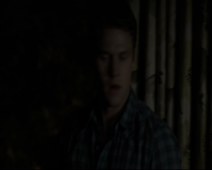 VampireDiariesWorld-dot-org_5x05MontersBall-deletedscenes2612.jpg