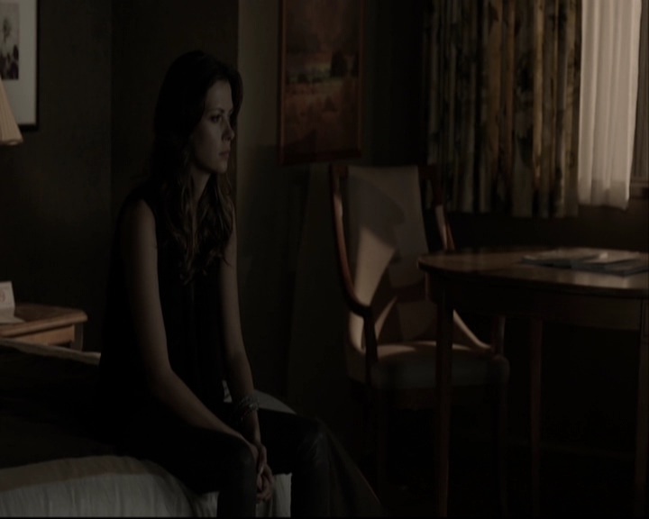 VampireDiariesWorld-dot-org_5x05MontersBall-deletedscenes2615.jpg