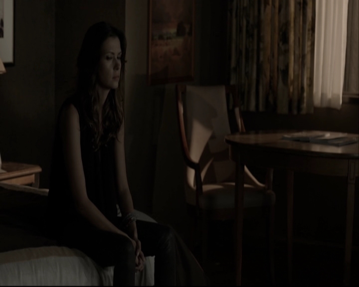 VampireDiariesWorld-dot-org_5x05MontersBall-deletedscenes2617.jpg