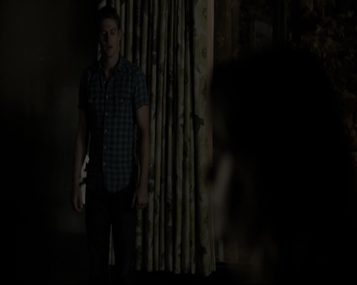 VampireDiariesWorld-dot-org_5x05MontersBall-deletedscenes2621.jpg